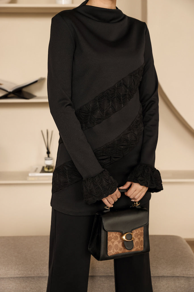 Black blouse with volant sleeves and trousers